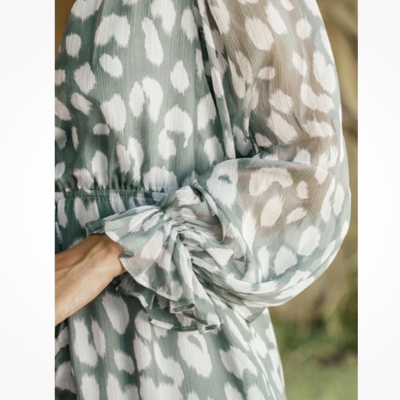 By Together Green Leopard Print Chiffon Ruffled Dress NWOT - Picture 4 of 12